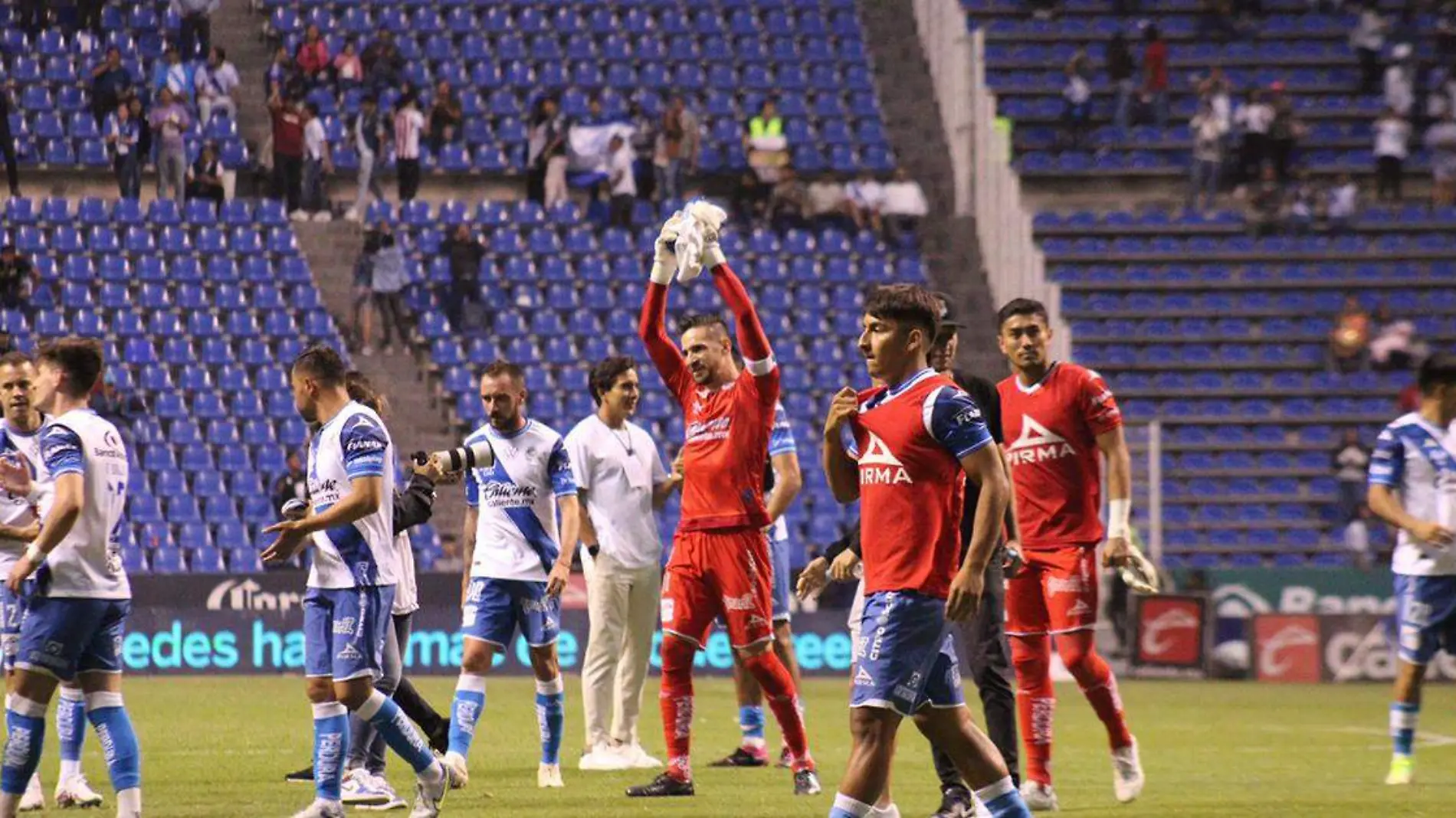 El Puebla hizo su chamba en el Cuauhtémoc goleando 5-2 a Tijuana y Rayados le acabó por dar una mano derrotando a Pumas